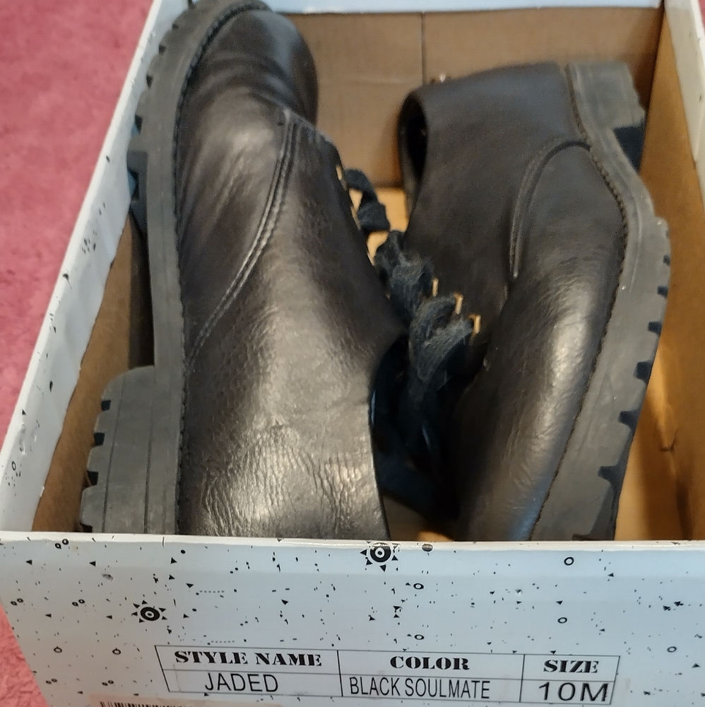 Groove Jaded Women Us size 10 Black Oxford